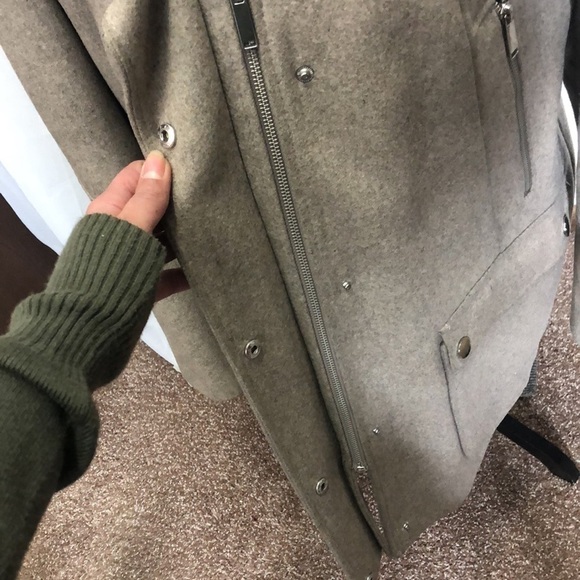 Anna faux fur trimmed tan wool pea coat size XL - Picture 8 of 11